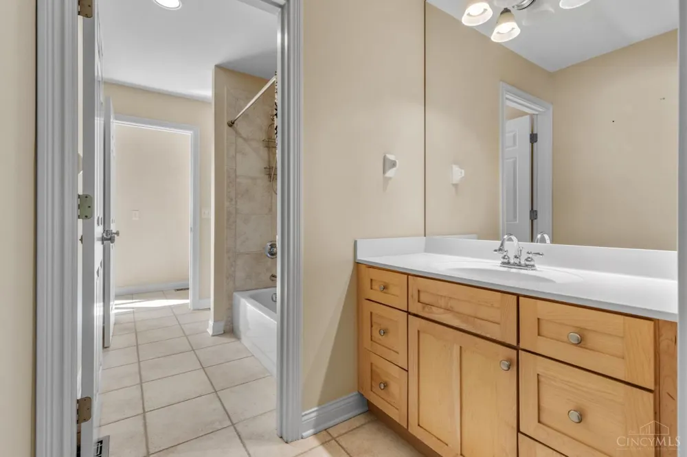 1046 Tuscany Place Cincinnati, OH 45226