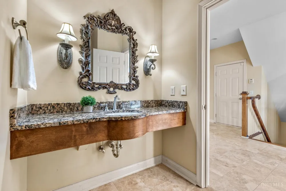 1046 Tuscany Place Cincinnati, OH 45226