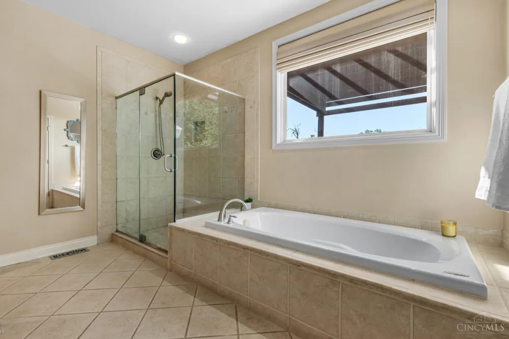 1046 Tuscany Place Cincinnati, OH 45226