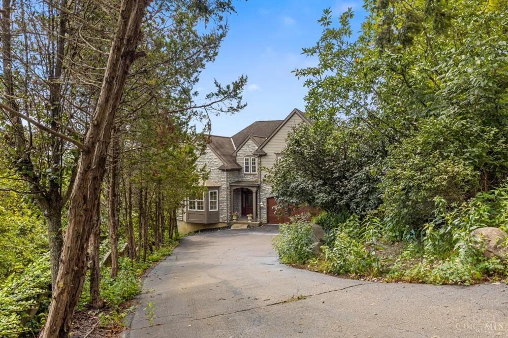 1046 Tuscany Place Cincinnati, OH 45226