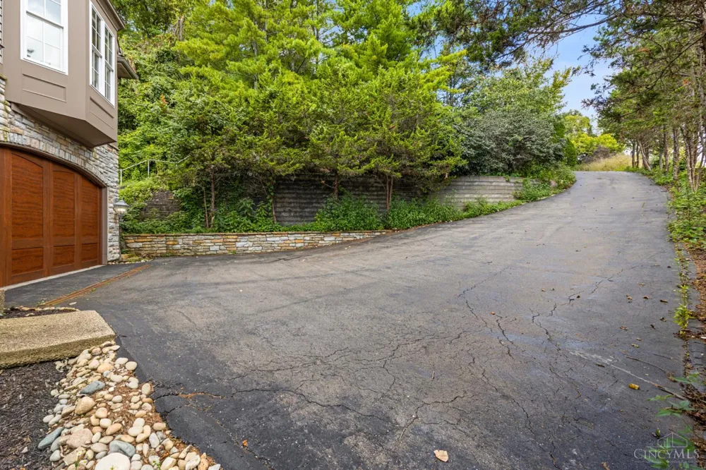 1046 Tuscany Place Cincinnati, OH 45226