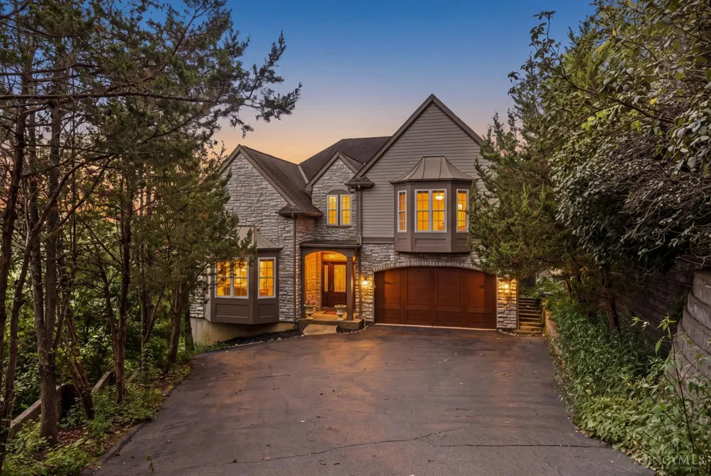 1046 Tuscany Place Cincinnati, OH 45226