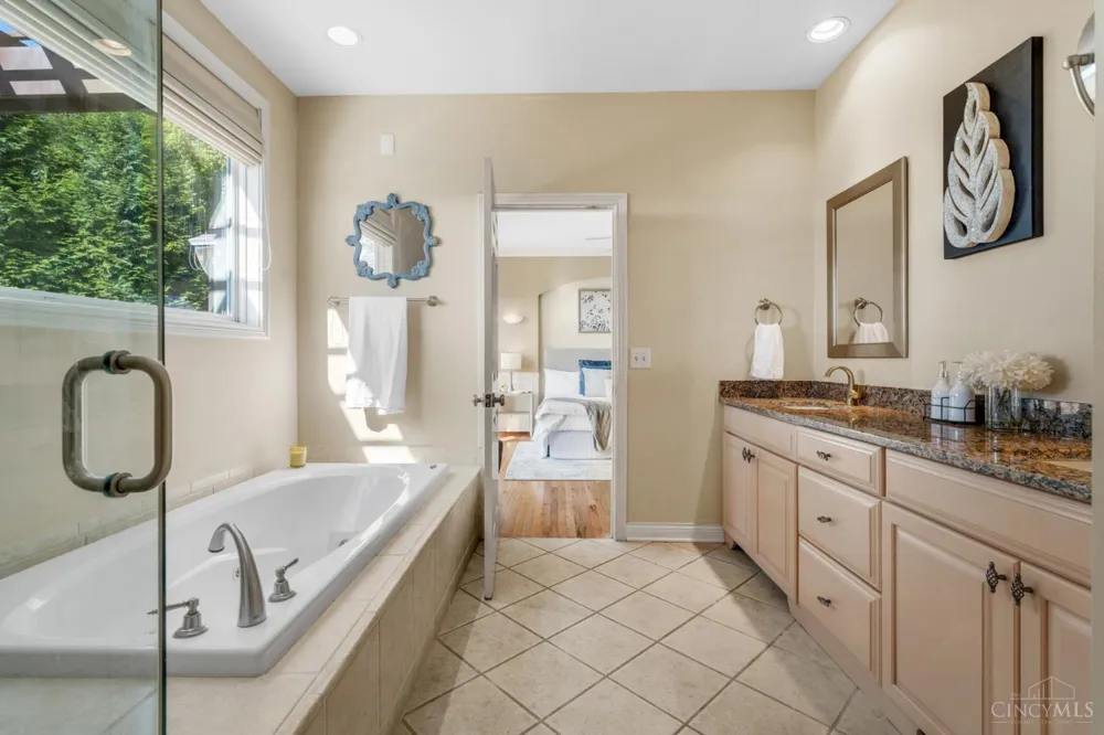 1046 Tuscany Place Cincinnati, OH 45226