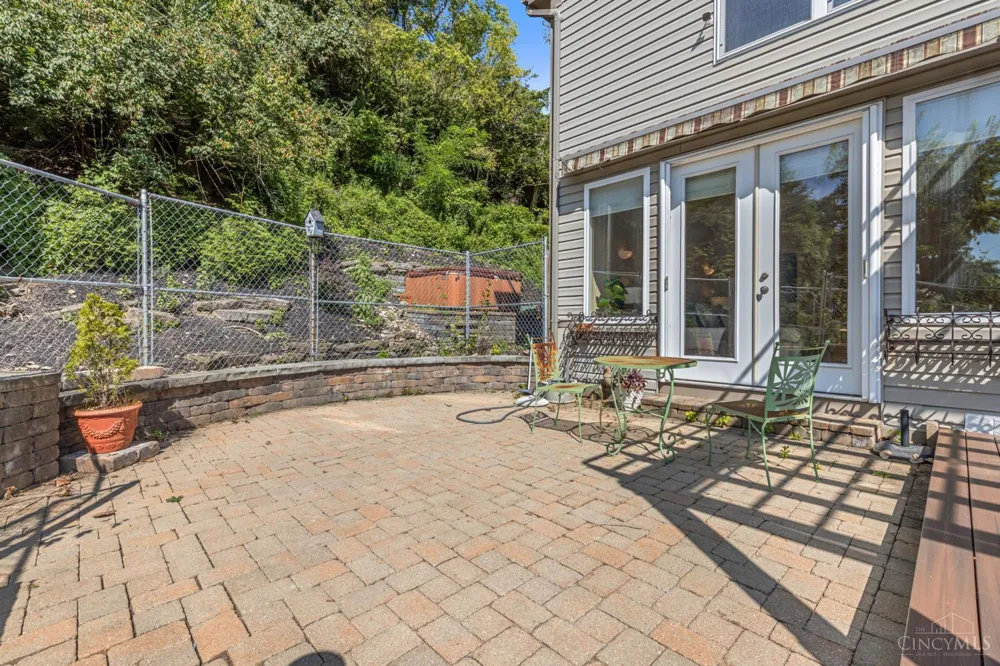 1046 Tuscany Place Cincinnati, OH 45226