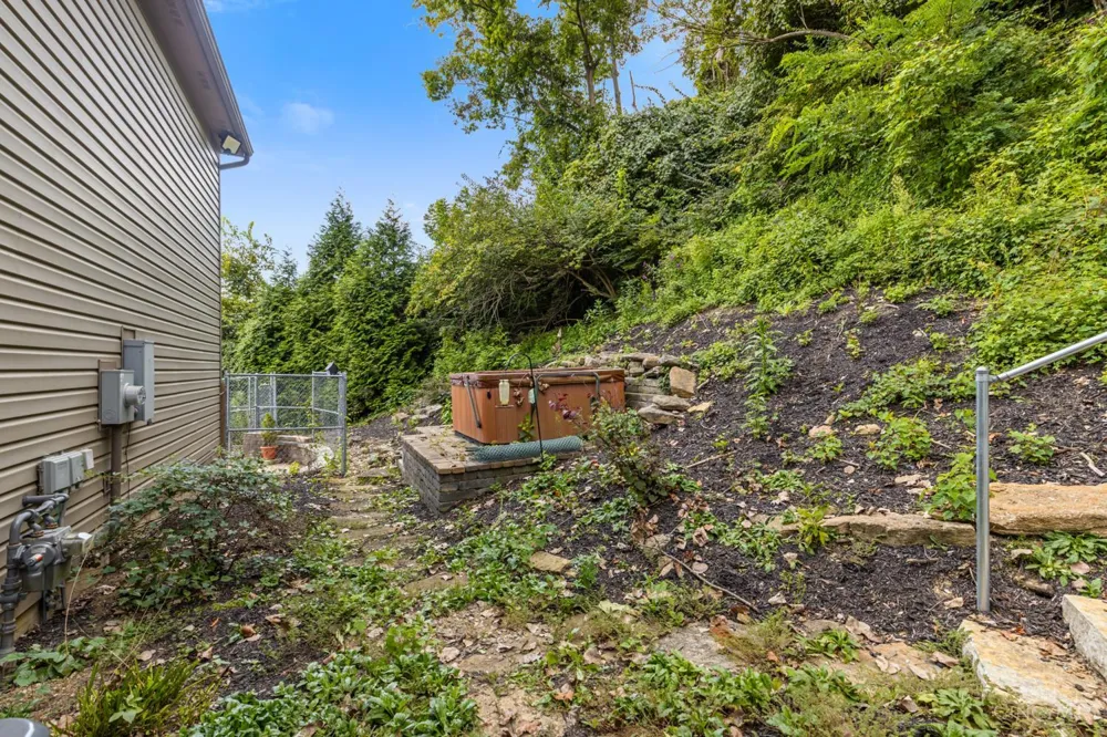 1046 Tuscany Place Cincinnati, OH 45226