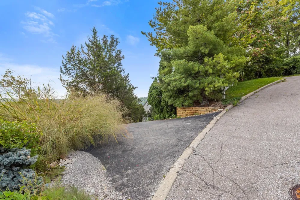 1046 Tuscany Place Cincinnati, OH 45226