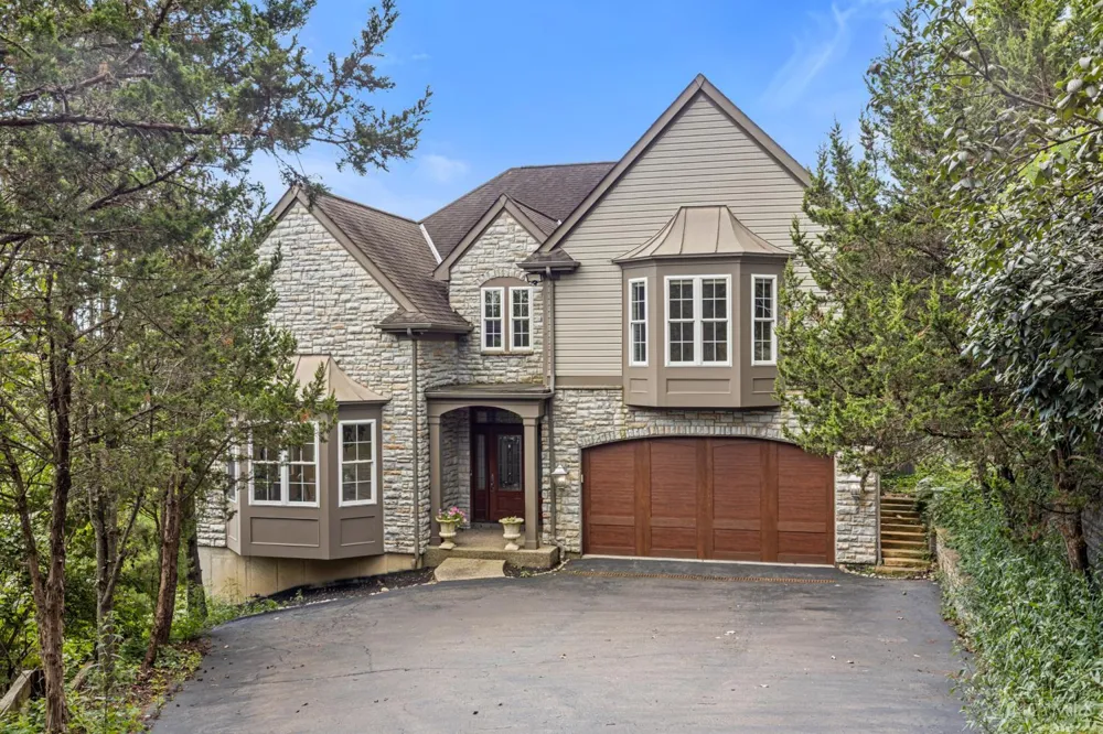 1046 Tuscany Place Cincinnati, OH 45226
