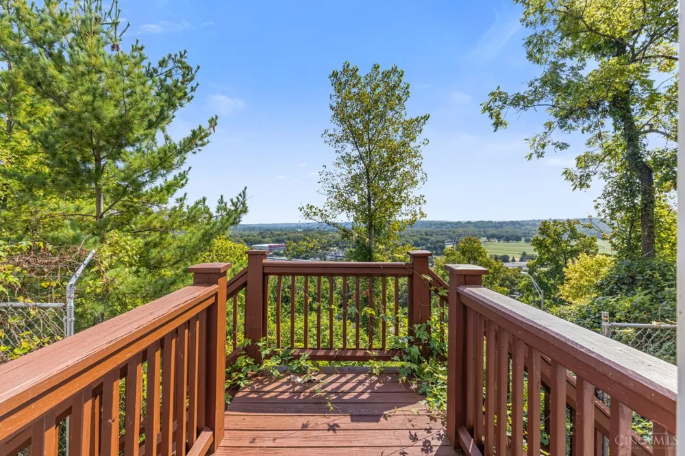 1046 Tuscany Place Cincinnati, OH 45226