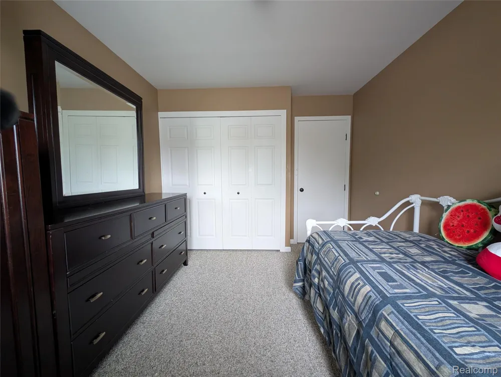 16318 Wellington Avenue Roseville City, MI 48066