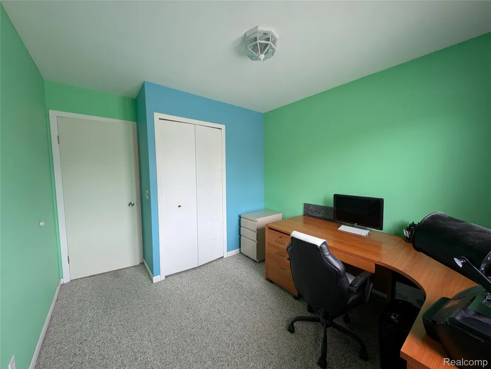 16318 Wellington Avenue Roseville City, MI 48066
