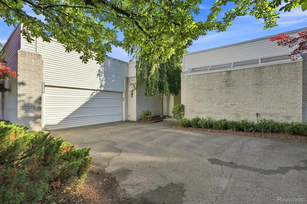 1756 Alexander Drive Bloomfield Hills City, MI 48302