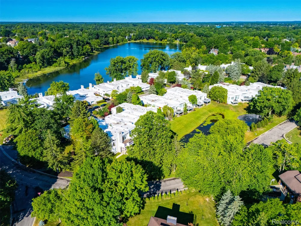 1756 Alexander Drive Bloomfield Hills City, MI 48302