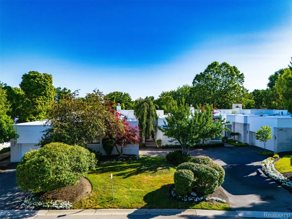 1756 Alexander Drive Bloomfield Hills City, MI 48302