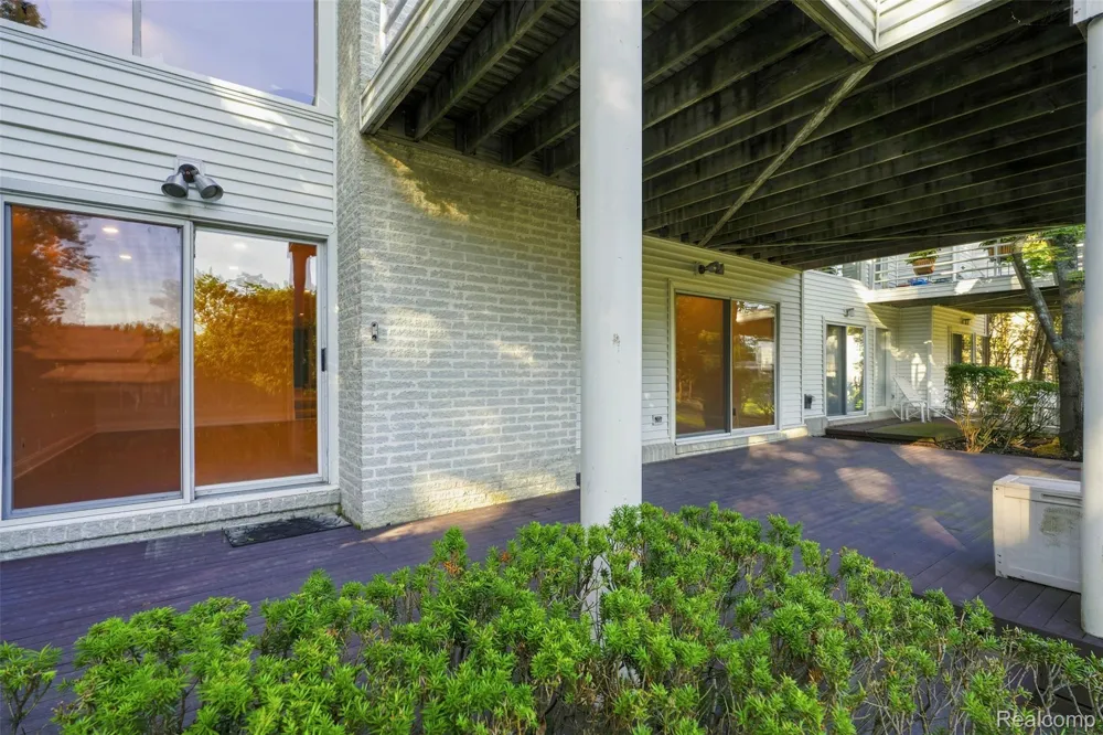 1756 Alexander Drive Bloomfield Hills City, MI 48302