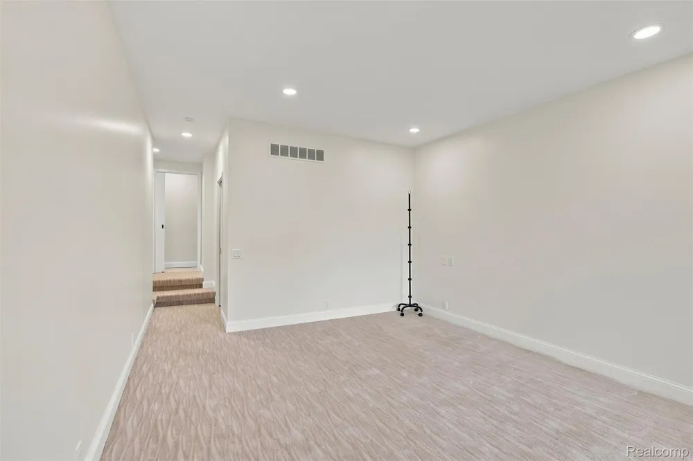 1756 Alexander Drive Bloomfield Hills City, MI 48302
