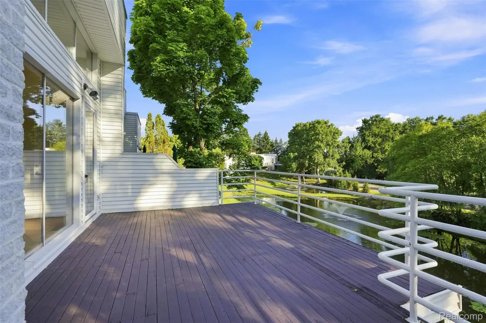 1756 Alexander Drive Bloomfield Hills City, MI 48302