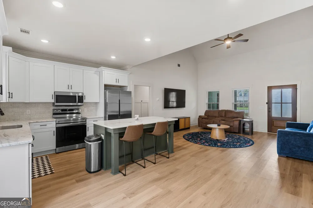 198 Henry ST Pembroke, GA 31321
