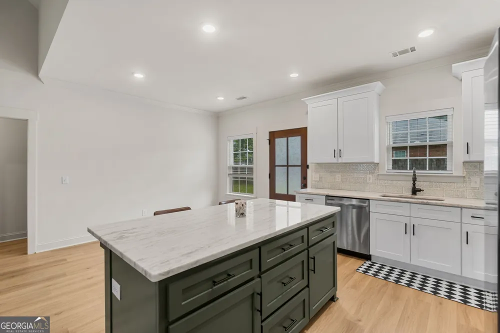 198 Henry ST Pembroke, GA 31321