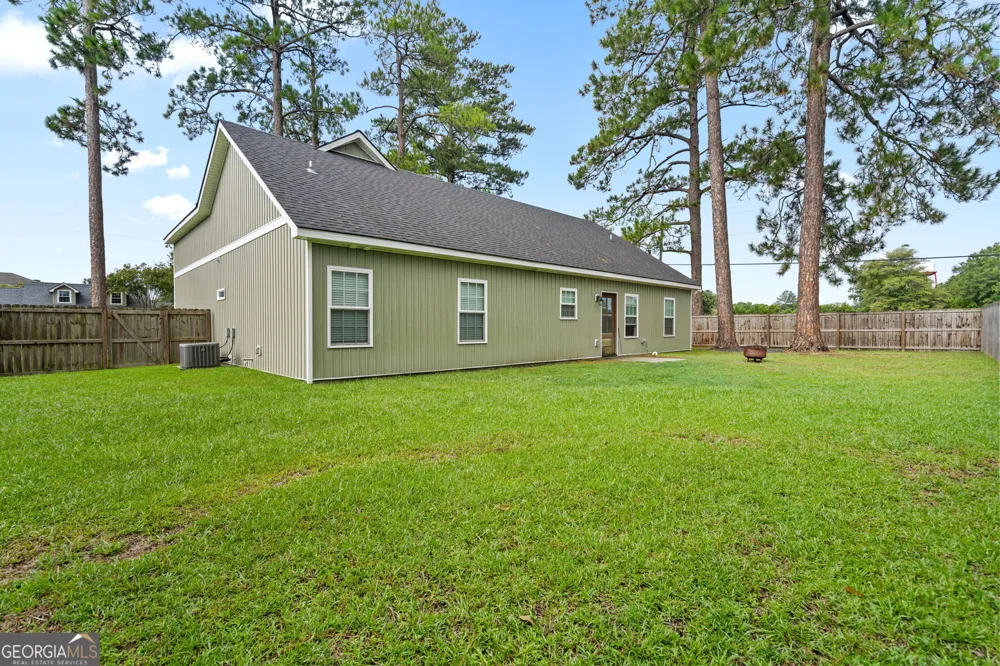 198 Henry ST Pembroke, GA 31321