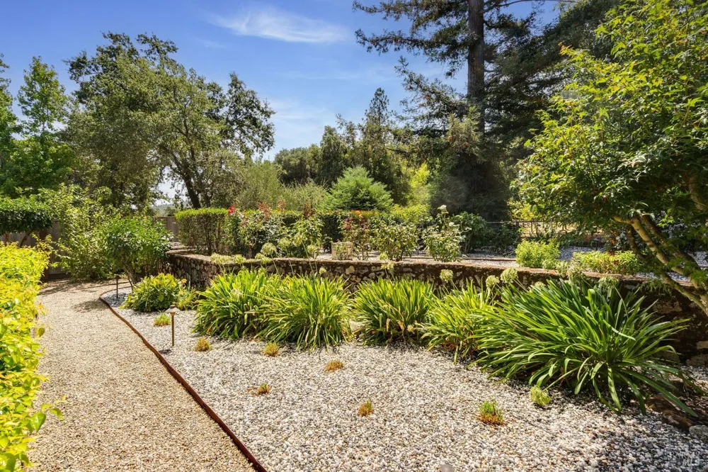 1660 Sylvaner Avenue St. Helena, CA 94574