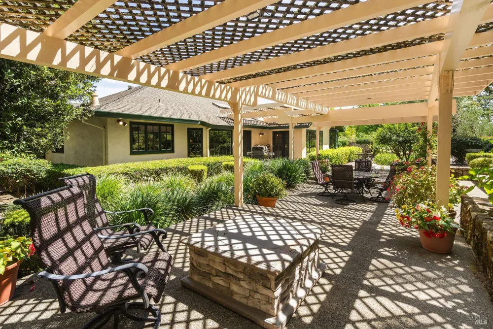 1660 Sylvaner Avenue St. Helena, CA 94574