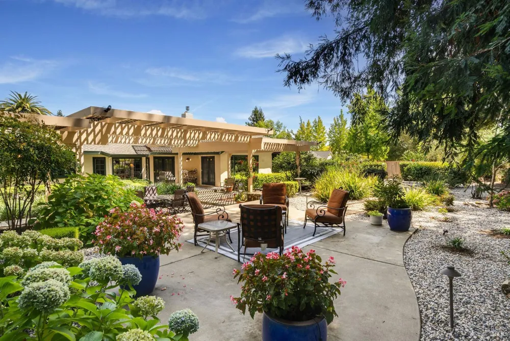 1660 Sylvaner Avenue St. Helena, CA 94574