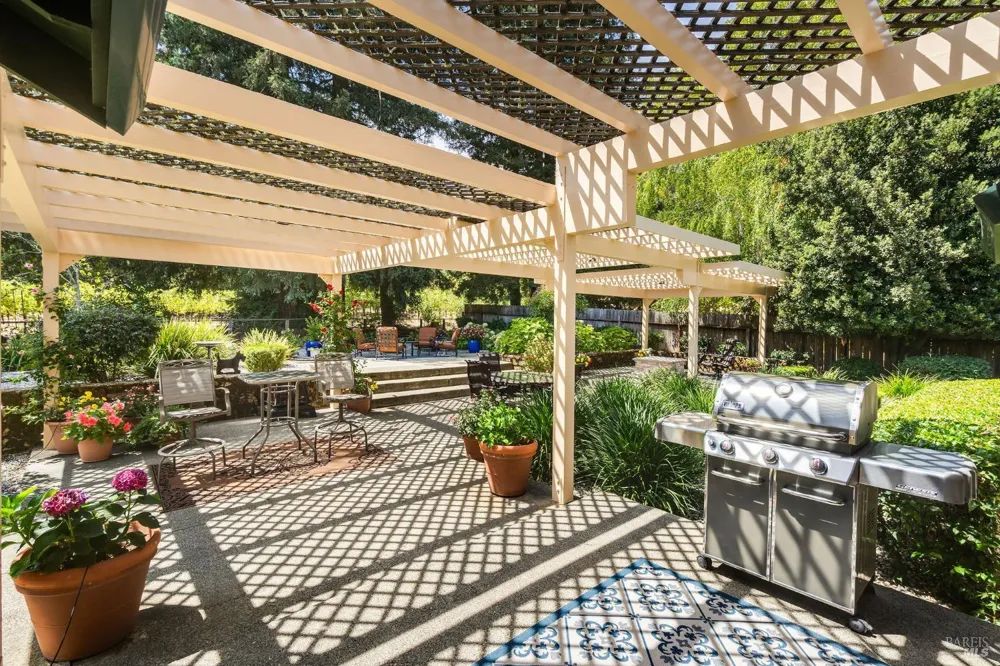 1660 Sylvaner Avenue St. Helena, CA 94574