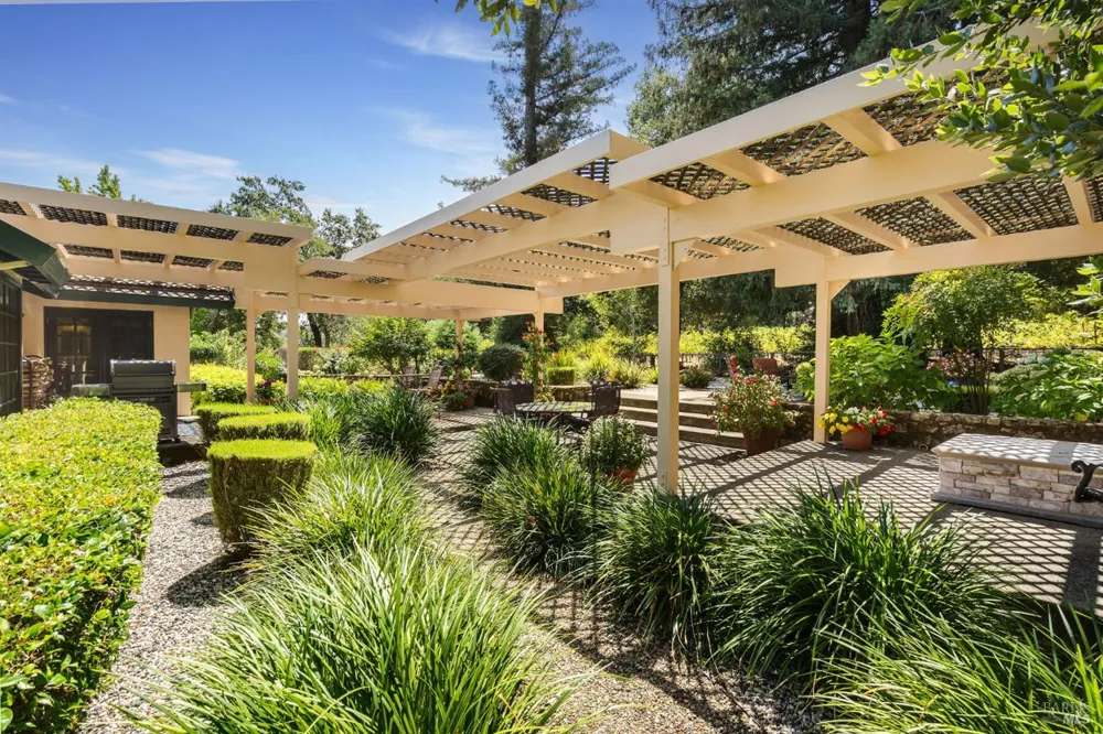 1660 Sylvaner Avenue St. Helena, CA 94574