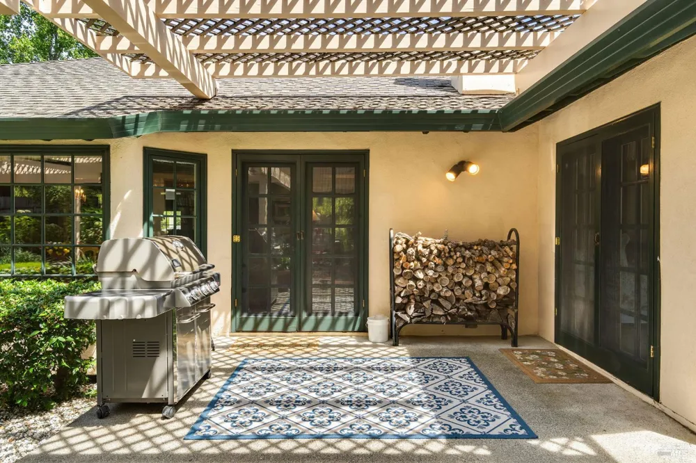 1660 Sylvaner Avenue St. Helena, CA 94574