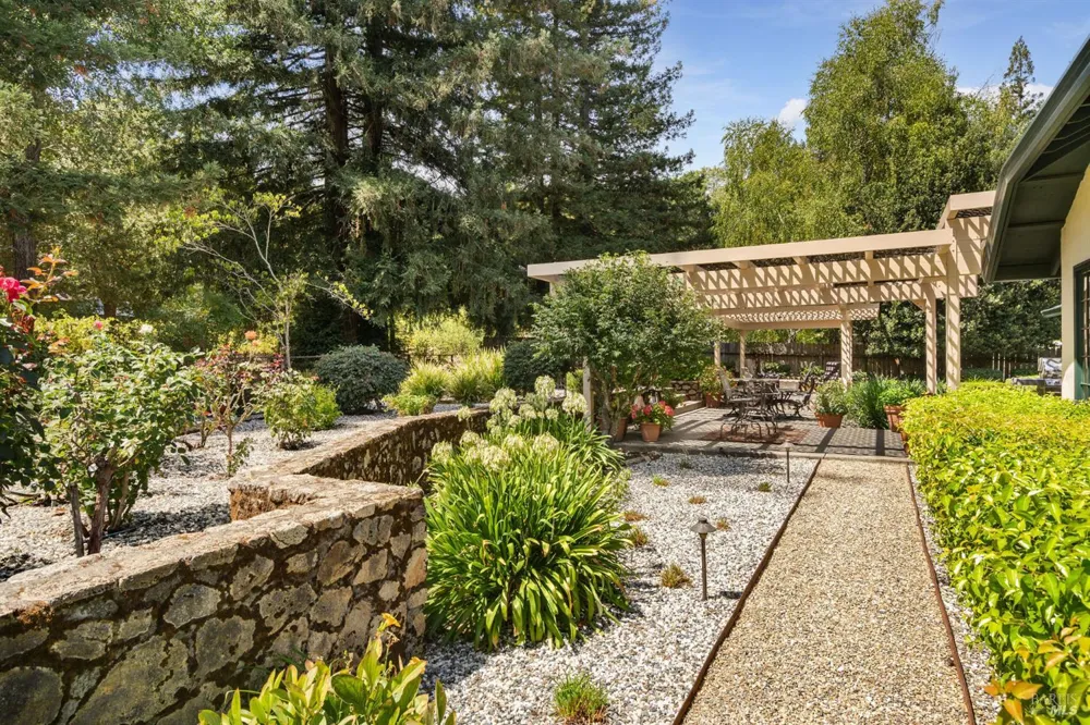 1660 Sylvaner Avenue St. Helena, CA 94574