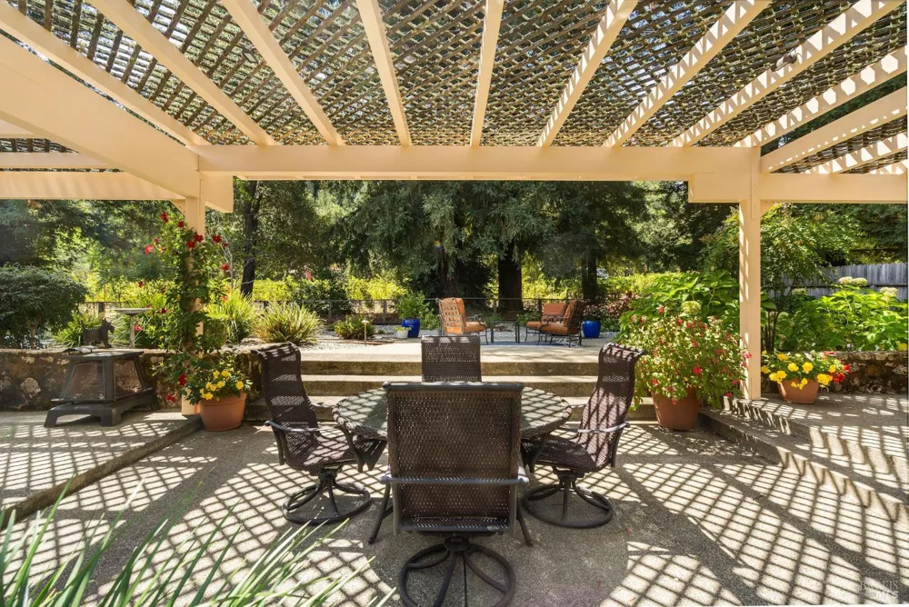 1660 Sylvaner Avenue St. Helena, CA 94574