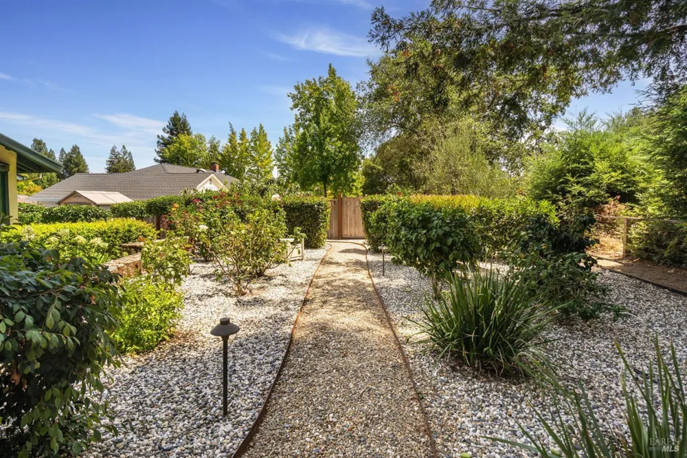 1660 Sylvaner Avenue St. Helena, CA 94574