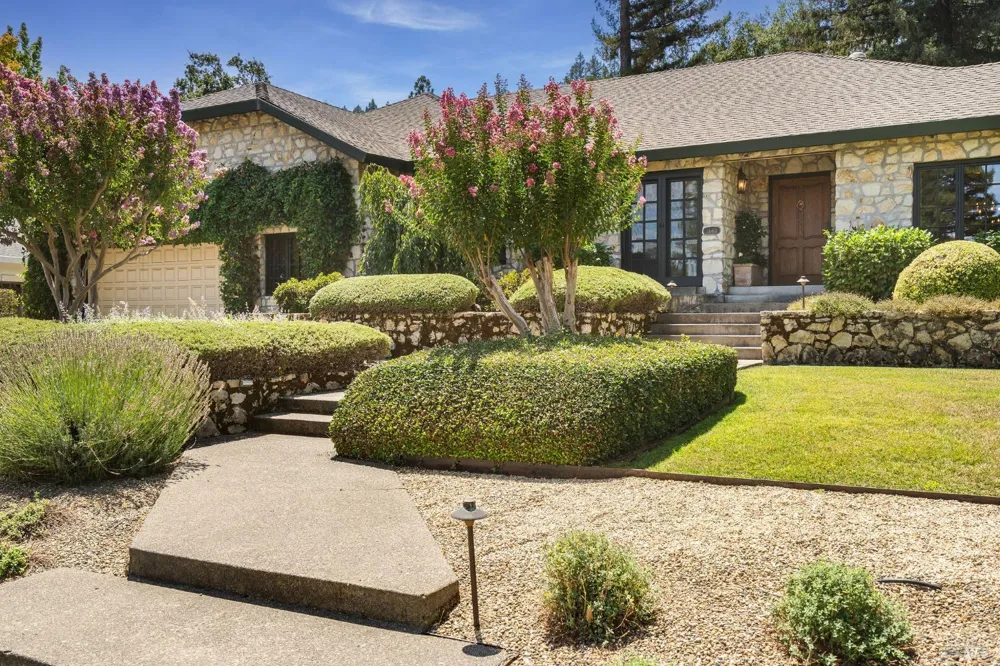 1660 Sylvaner Avenue St. Helena, CA 94574