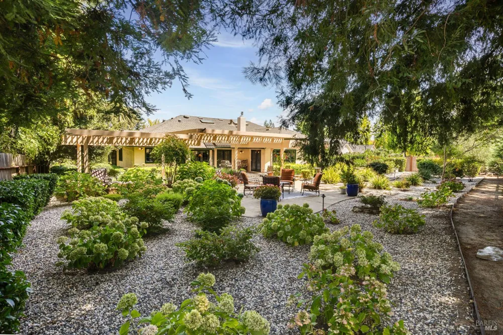 1660 Sylvaner Avenue St. Helena, CA 94574
