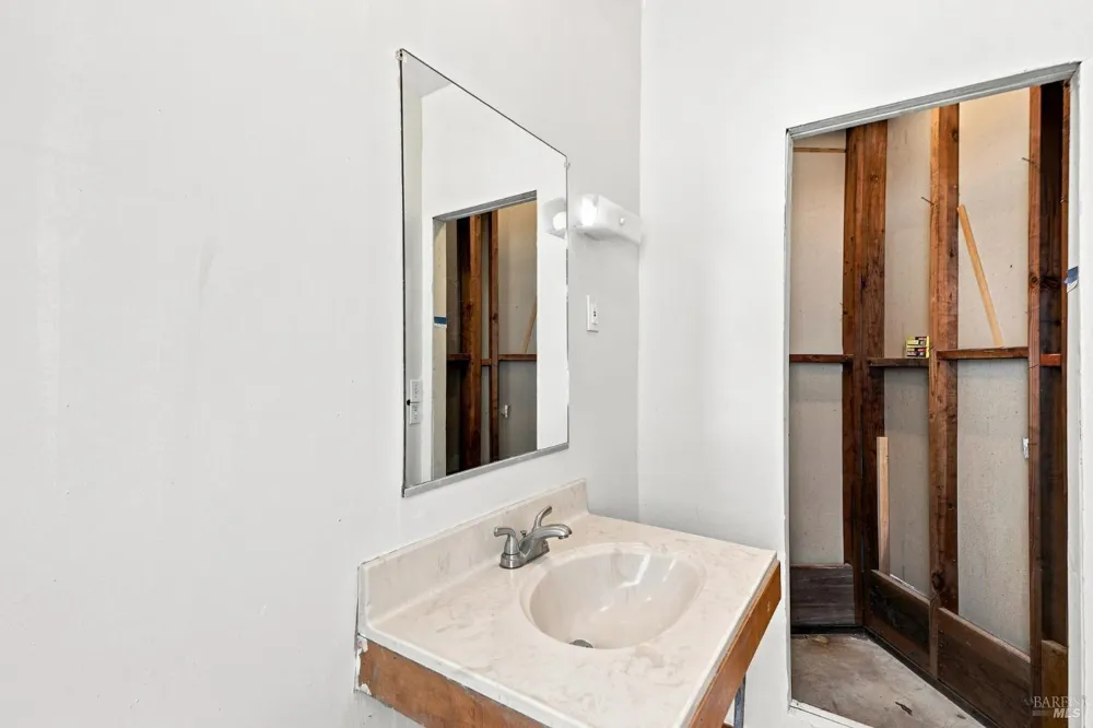 10635 Barnett Valley Road Sebastopol, CA 95472