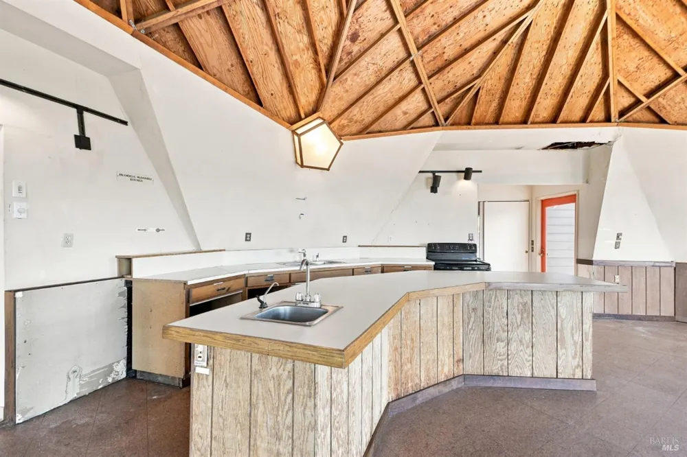 10635 Barnett Valley Road Sebastopol, CA 95472