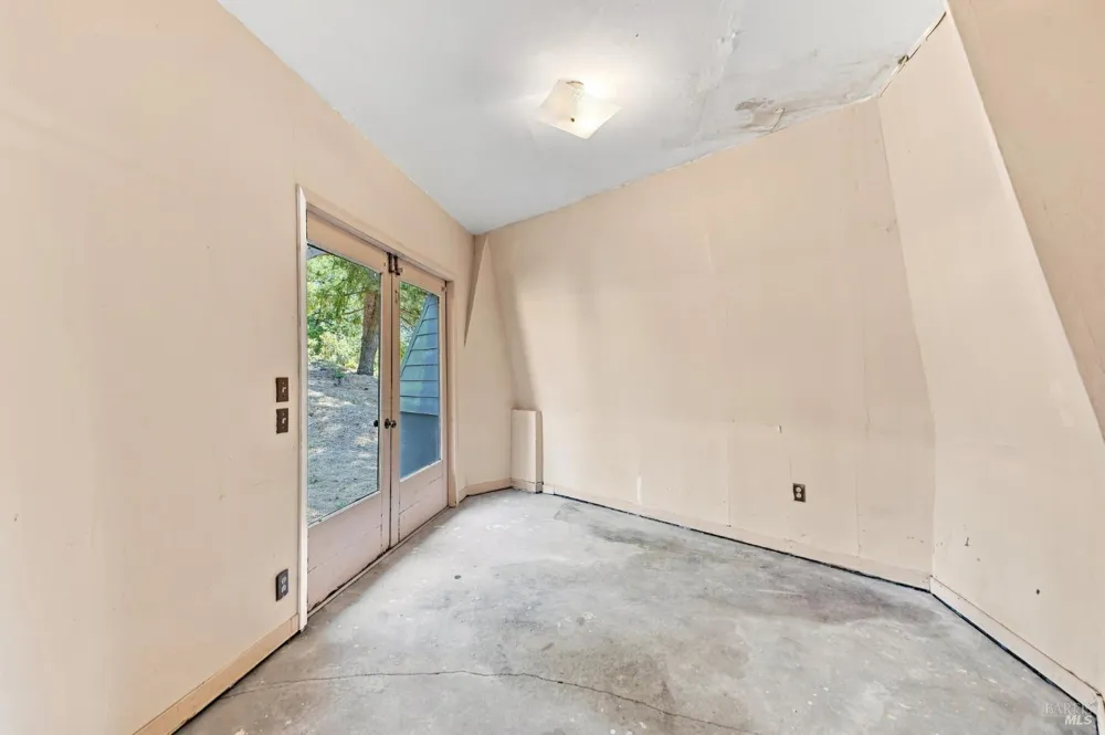 10635 Barnett Valley Road Sebastopol, CA 95472