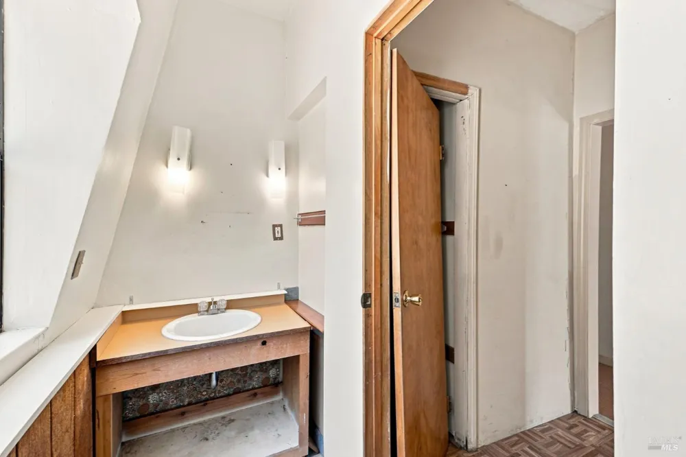 10635 Barnett Valley Road Sebastopol, CA 95472