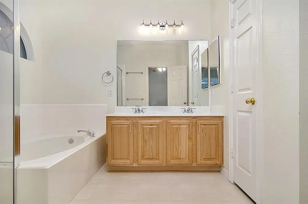 8409 Island Court Fort Worth, TX 76137
