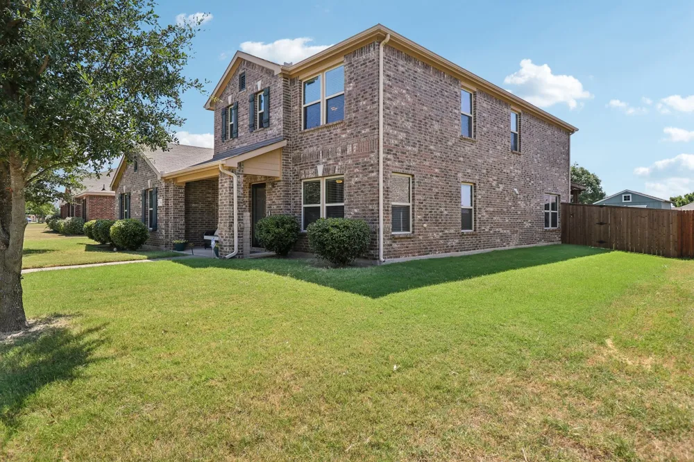 716 Snowy Orchid Lane DeSoto, TX 75115