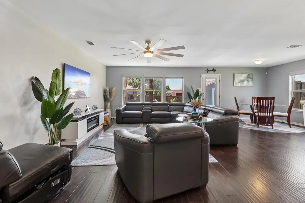 716 Snowy Orchid Lane DeSoto, TX 75115