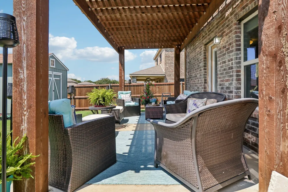 716 Snowy Orchid Lane DeSoto, TX 75115
