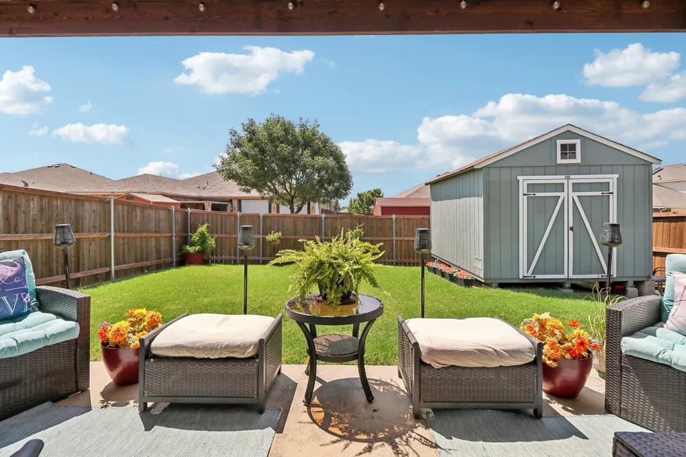 716 Snowy Orchid Lane DeSoto, TX 75115