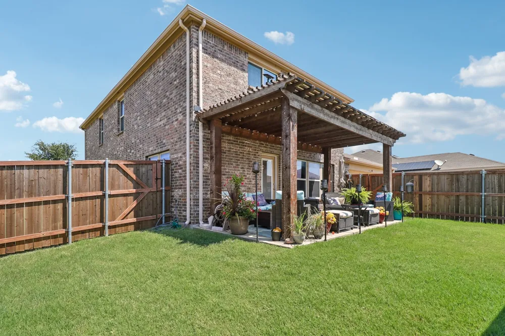 716 Snowy Orchid Lane DeSoto, TX 75115
