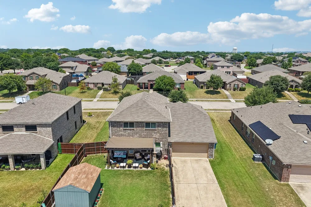 716 Snowy Orchid Lane DeSoto, TX 75115