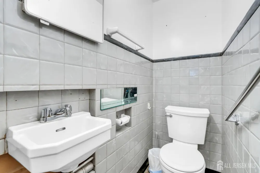 140 Camelot Drive Port Reading, NJ 07064