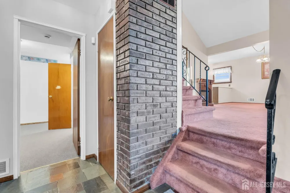 140 Camelot Drive Port Reading, NJ 07064