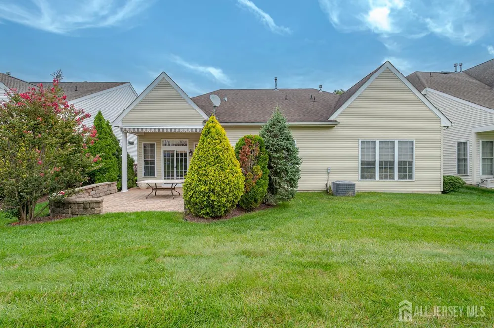 12 Crenshaw Court Monroe, NJ 08831