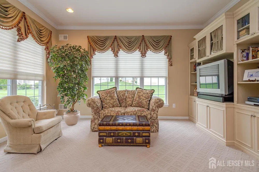 12 Crenshaw Court Monroe, NJ 08831