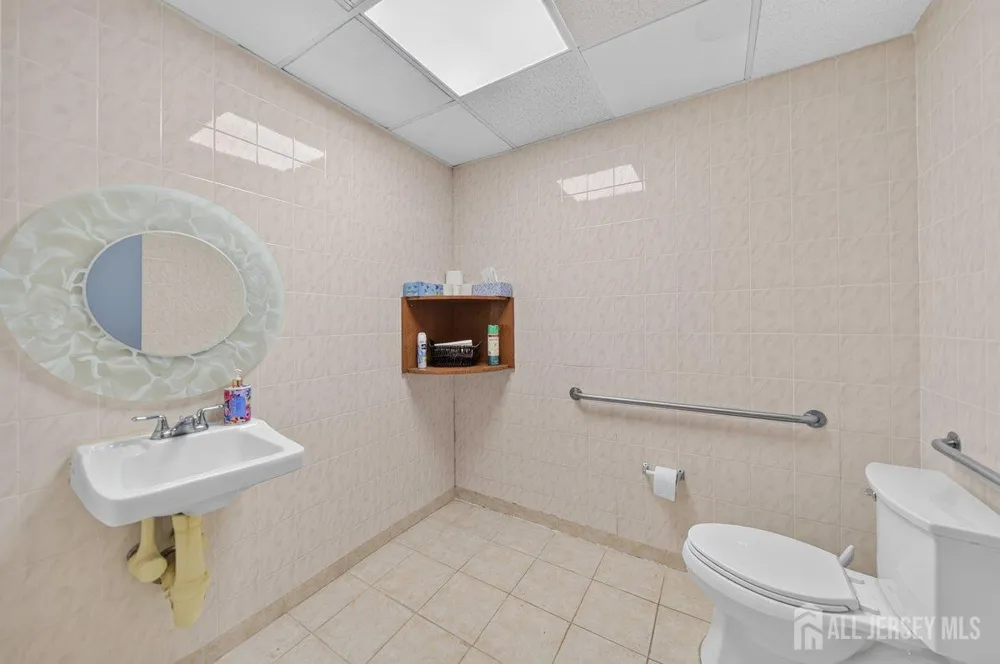 1147 Inman Avenue Edison, NJ 08820